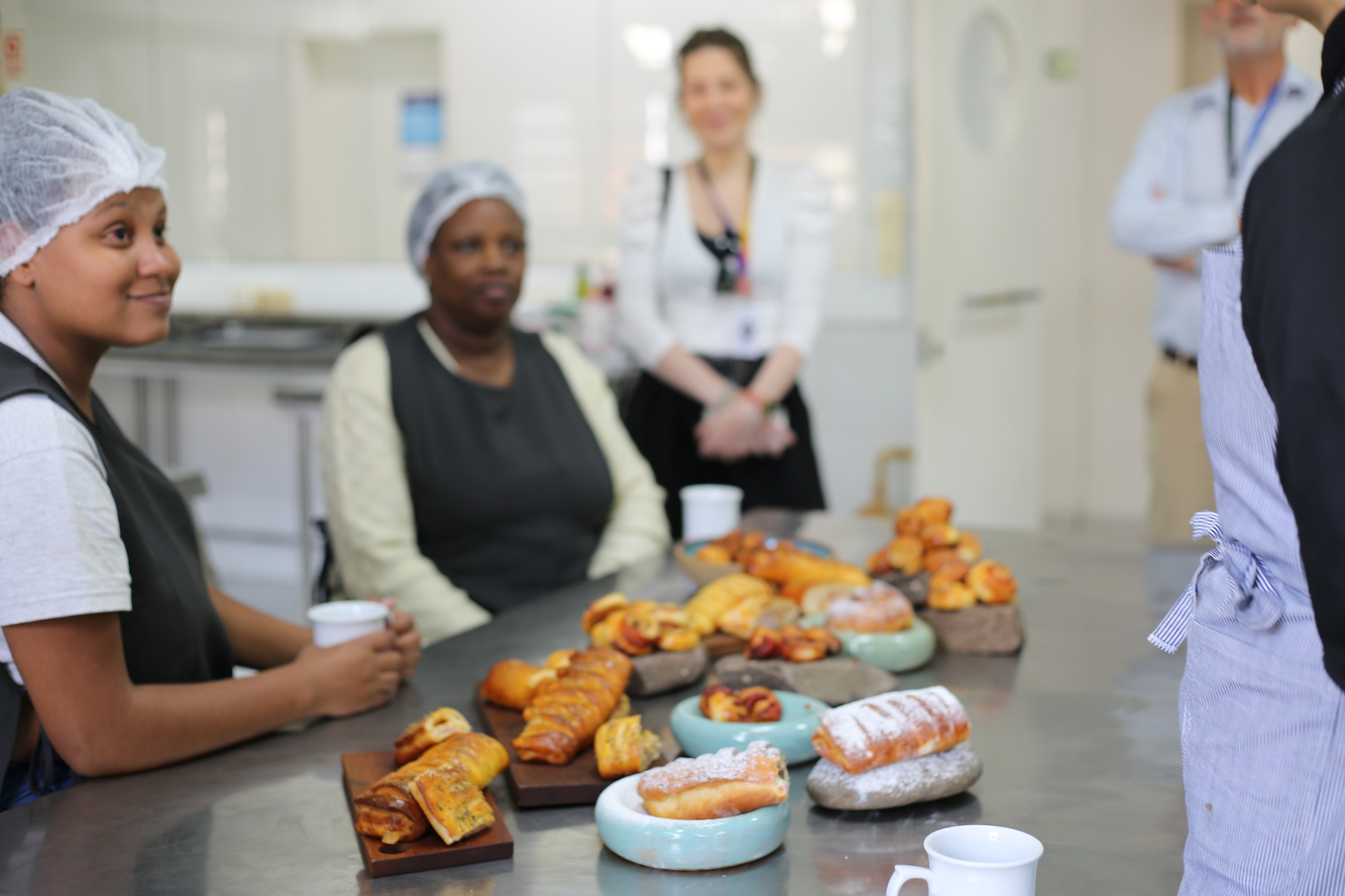 Mulheres em oficina de panificação